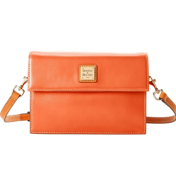 Dooney & Bourke Handbags - NWT Dooney & Bourke Wexford Leather East West Crossbody